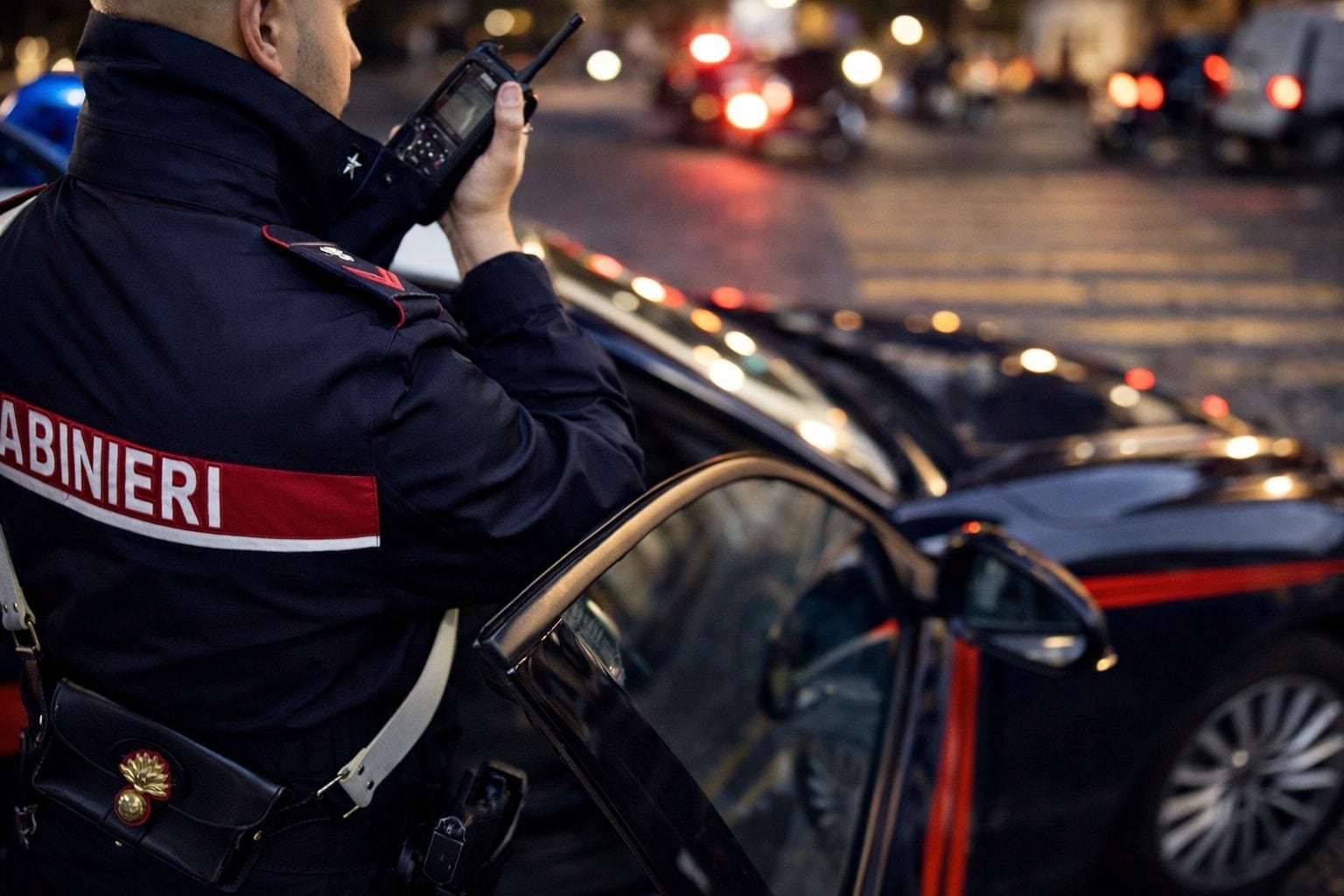 Inseguimento folle a Roma: auto travolge carabiniere dopo rifiuto di fermarsi.