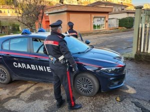 “Sono tuo nipote, ho bisogno di soldi”: ma la vittima li smaschera e fa arrestare i truffatori