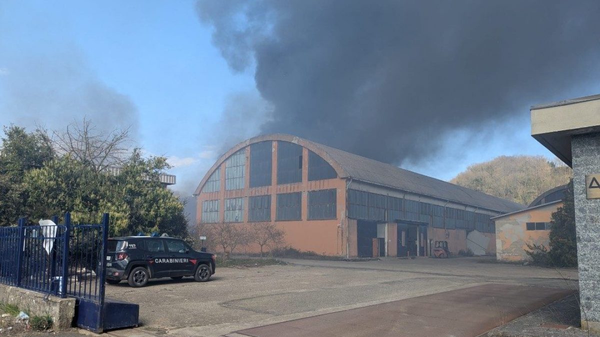 Lo stabilimento colpito dall’incendio.