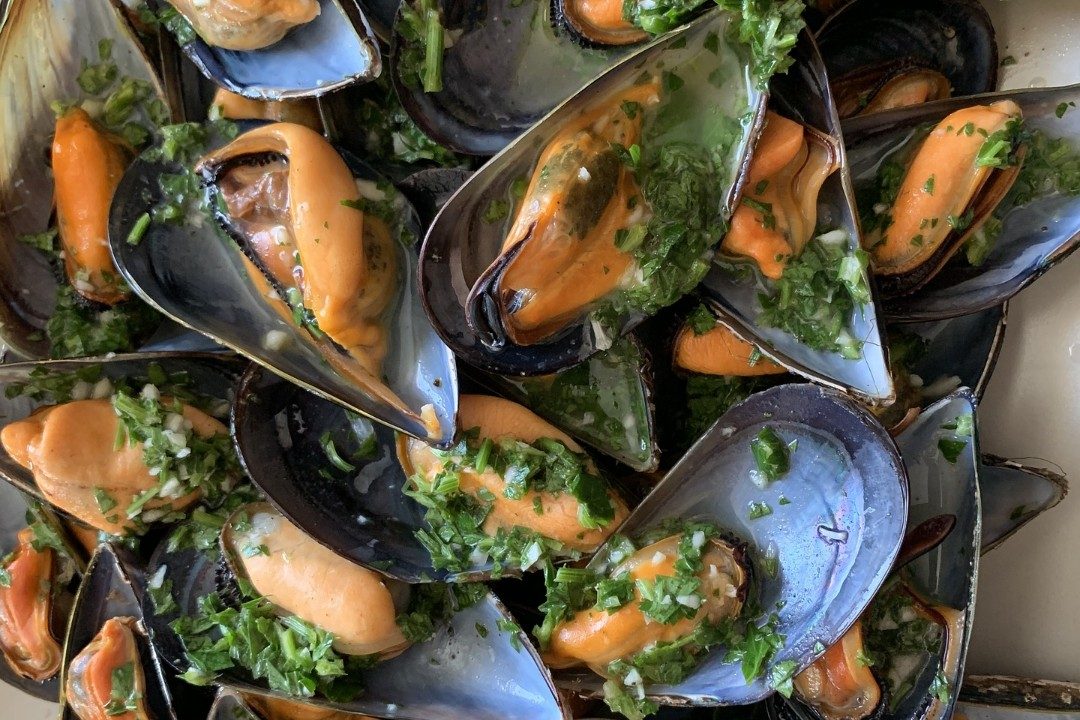 Allarme epatite A nel Lazio: Roma a rischio, divieti per frutti di mare crudi nei ristoranti urbani