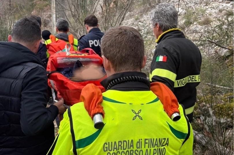 Dramma nei boschi romani: 78enne smarrita di notte, salvata all’alba dal cellulare