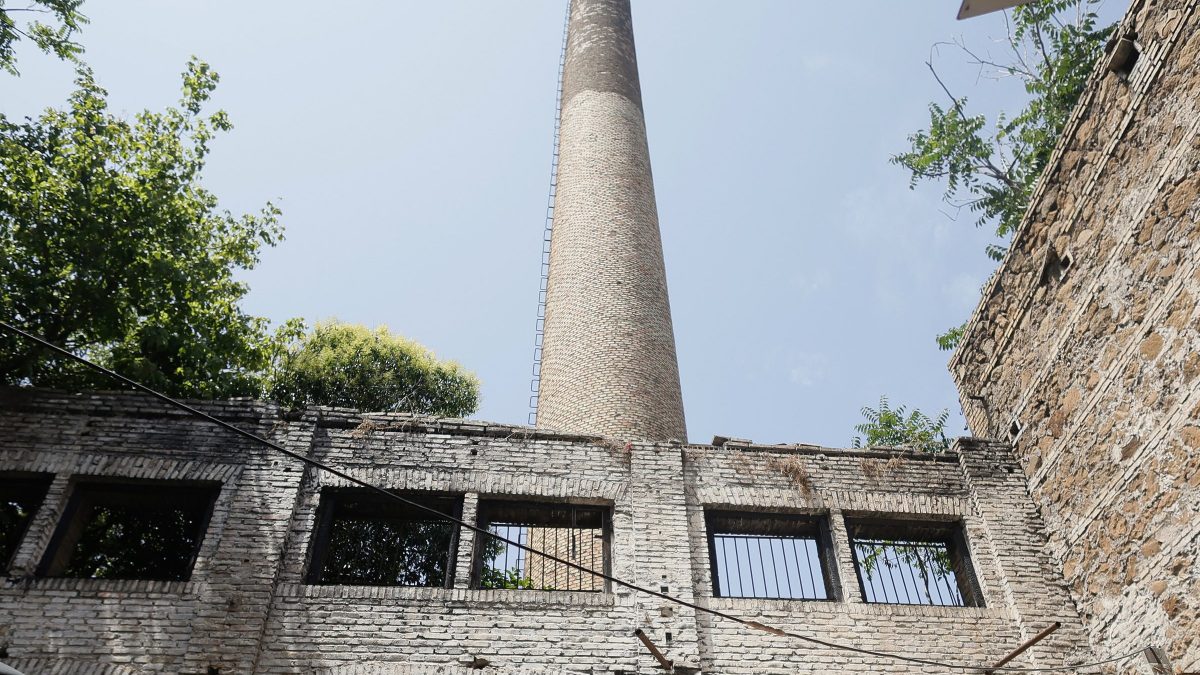 Il complesso industriale abbandonato Mira Lanza (Lapresse)