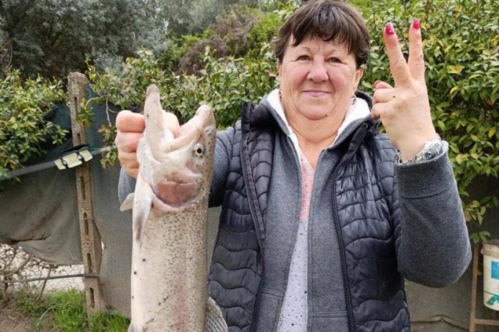 Tragedia a Roma: madre scivola in laghetto mentre pesca, figlio lotta invano per salvarla