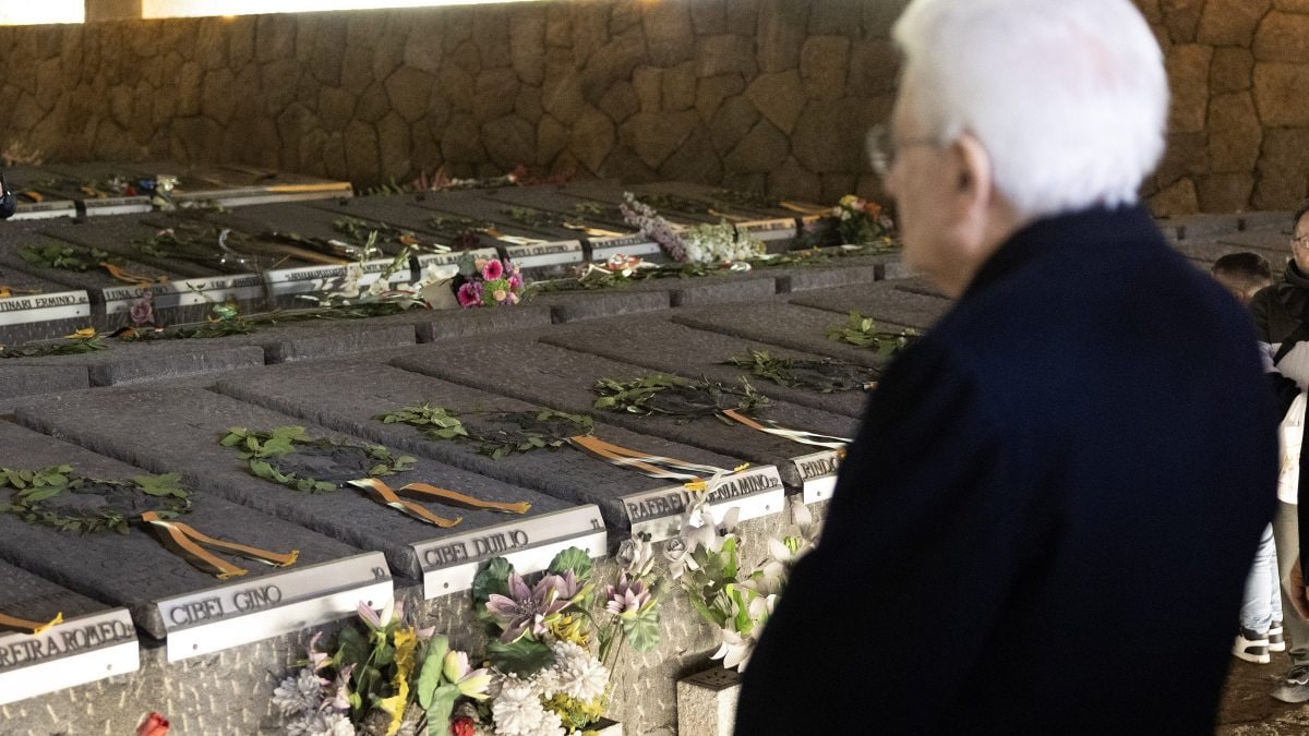 Sergio Mattarella nella Grotta dell’Eccidio.