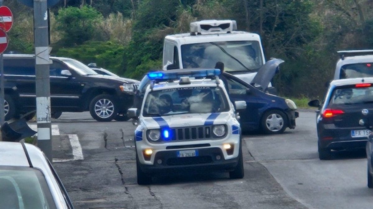 L’incidente a Mezzocammino (Foto Facebook di Mario Pericolini)