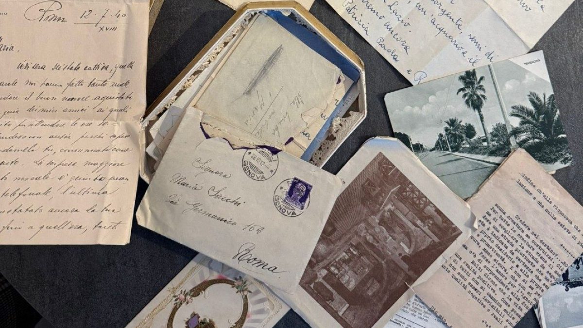 La scatola e le lettere ritrovate da Camilla.