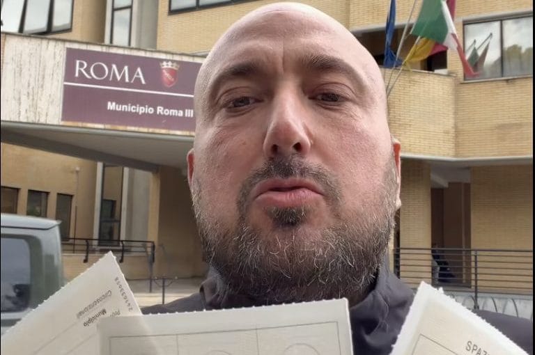 Tensione a Roma: consigliere FdI avverte su brogli al referendum, ironia social esplode