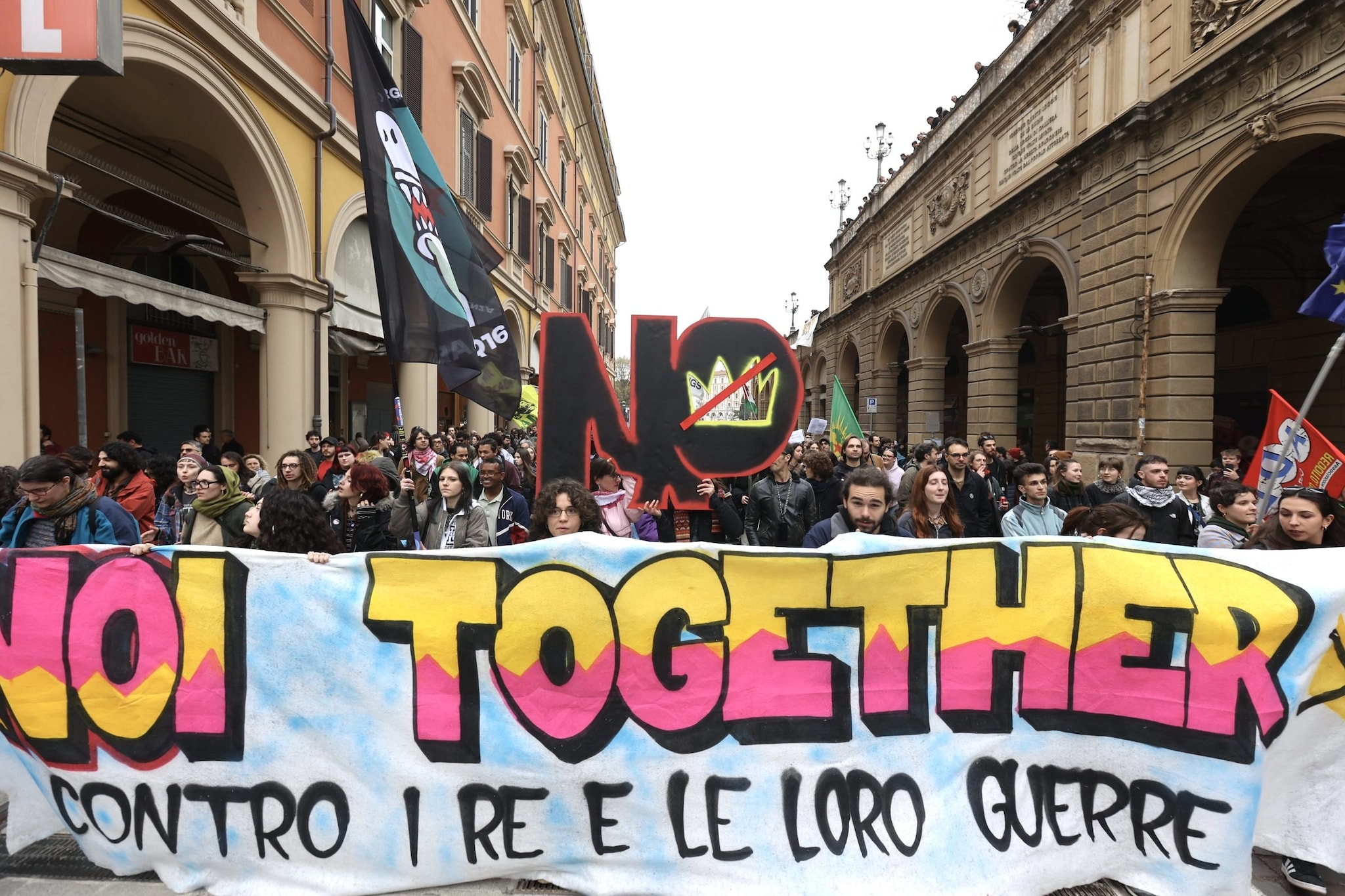 Tensione a Roma: domani manifestazione contro guerra e autoritarismo raduna centinaia di migliaia.