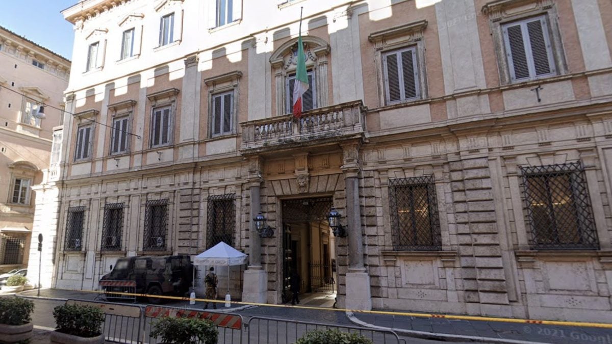 Palazzo Grazioli dove ora è in corso il terzo allarme bomba in tre ore.