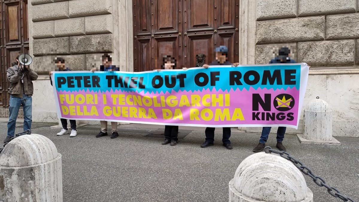 La manifestazione contro Peter Thiel a Roma