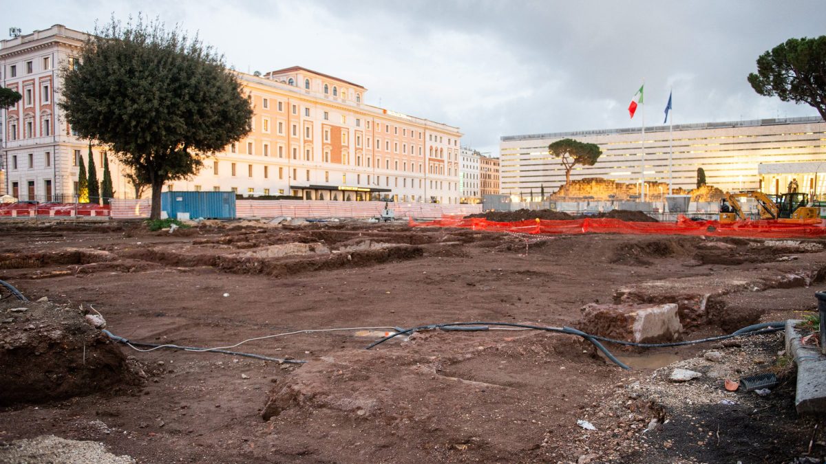 Il cantiere in piazza dei Cinquecento.