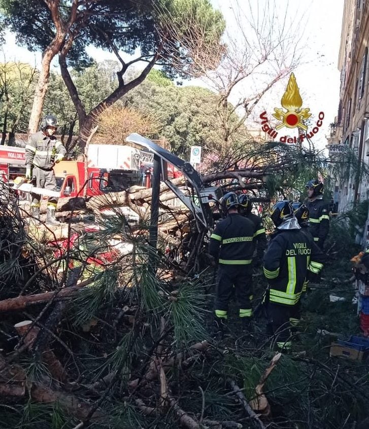 L’intervento dei vigili del fuoco a San Lorenzo