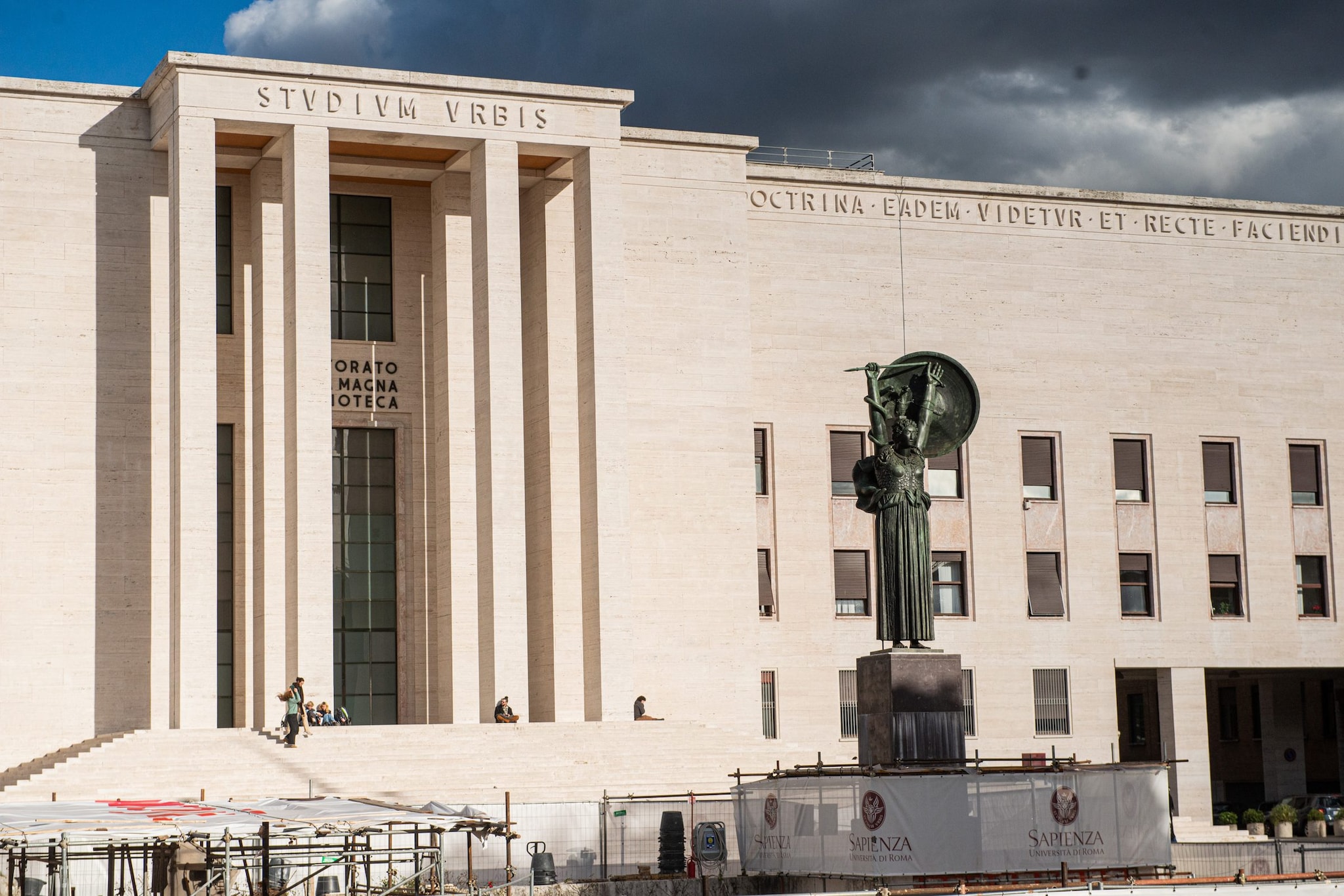 Roma trionfa ancora: La Sapienza domina gli Studi Classici per sei anni al mondo, un orgoglio romano