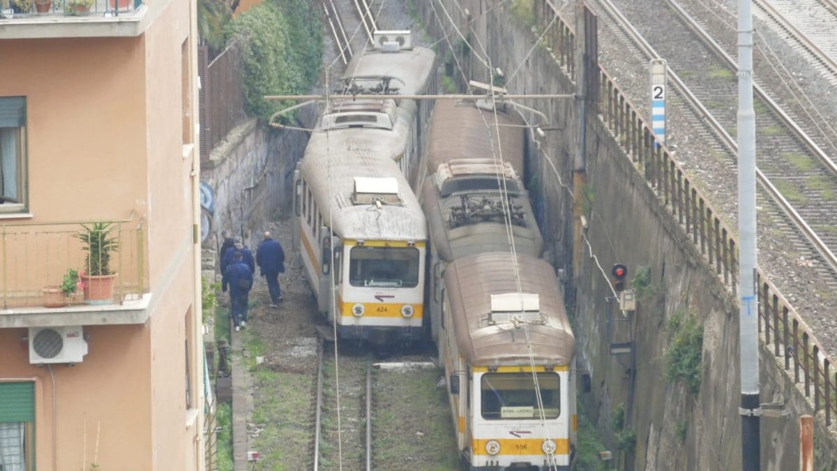 Lo scontro sulla linea Termini Centocelle. Foto di Vincenzo Napoli/TRAM e TRANVIERI di ROMA di una volta.