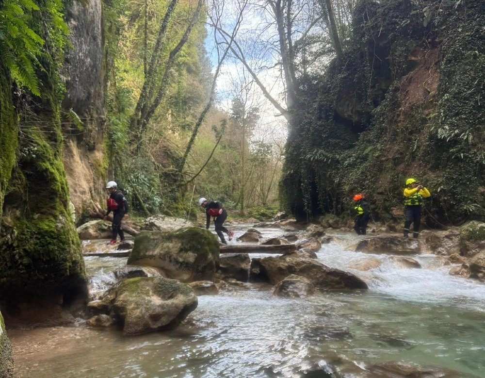 I soccorritori cercano Enzo Peperoni nell’Aniene