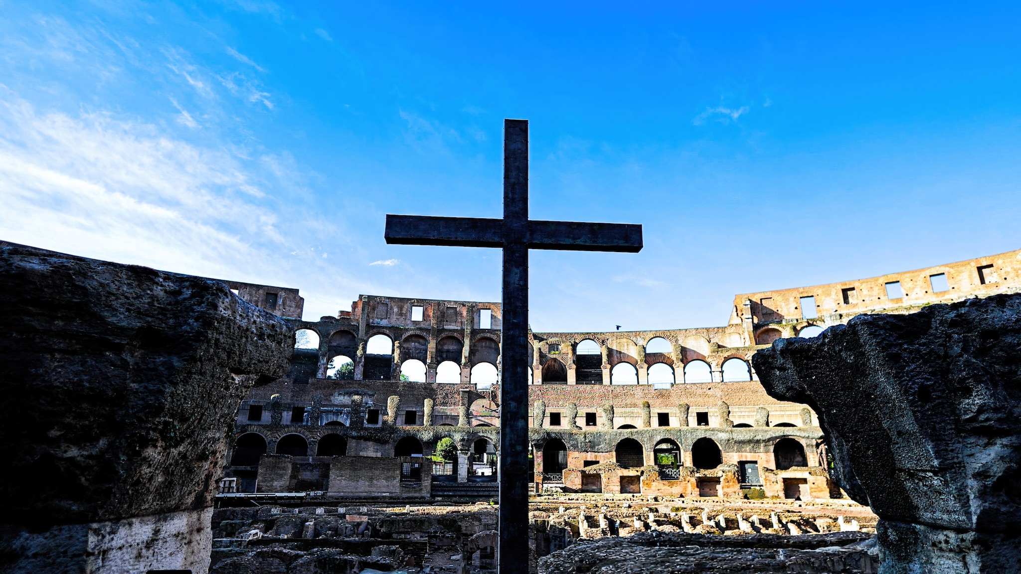 Via Crucis 2026 al Colosseo: orari, strade chiuse, divieti di sosta e bus deviati a Roma venerdì 3 aprile