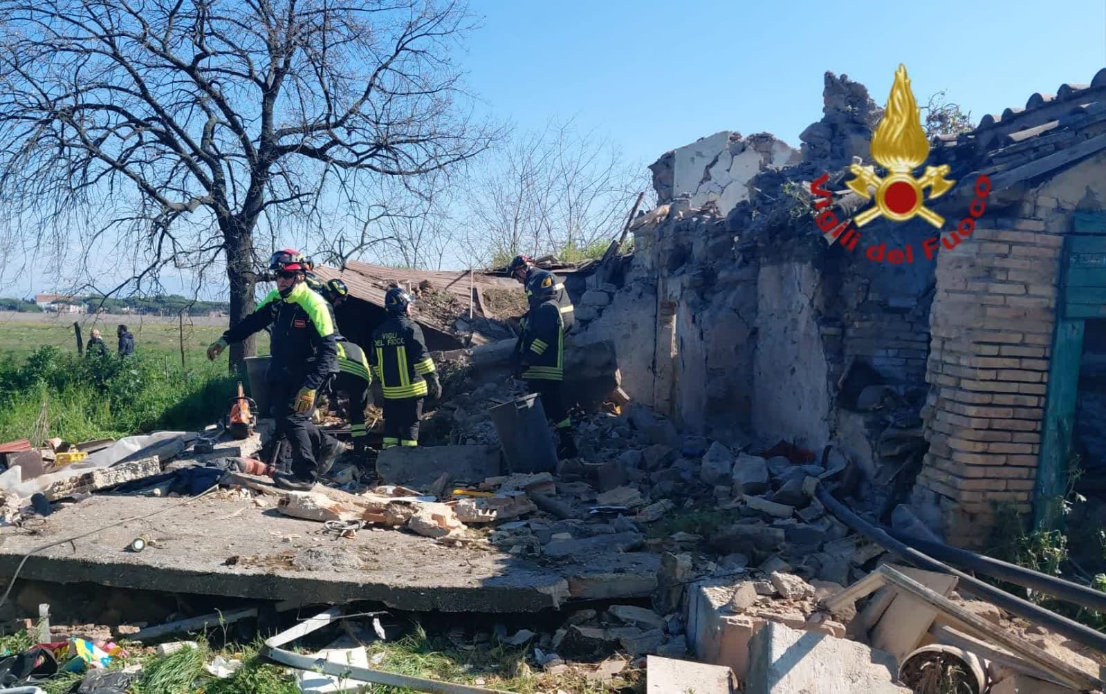 I rilievi al casale crollato
