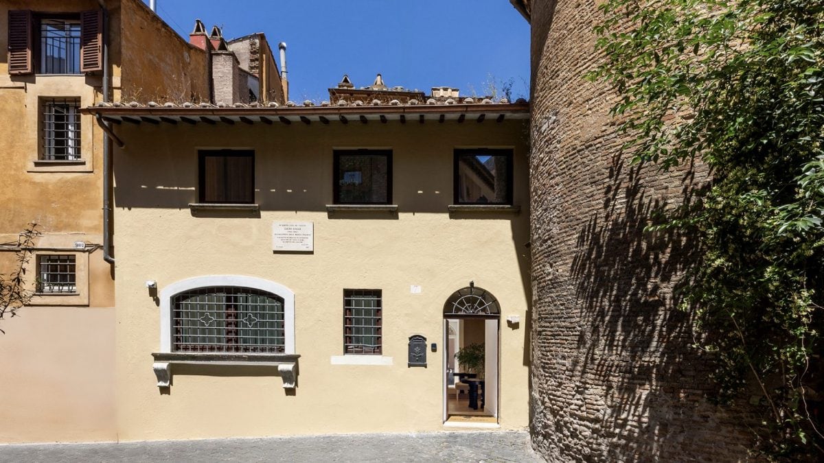 La casa di Lucio Dalla a Roma.