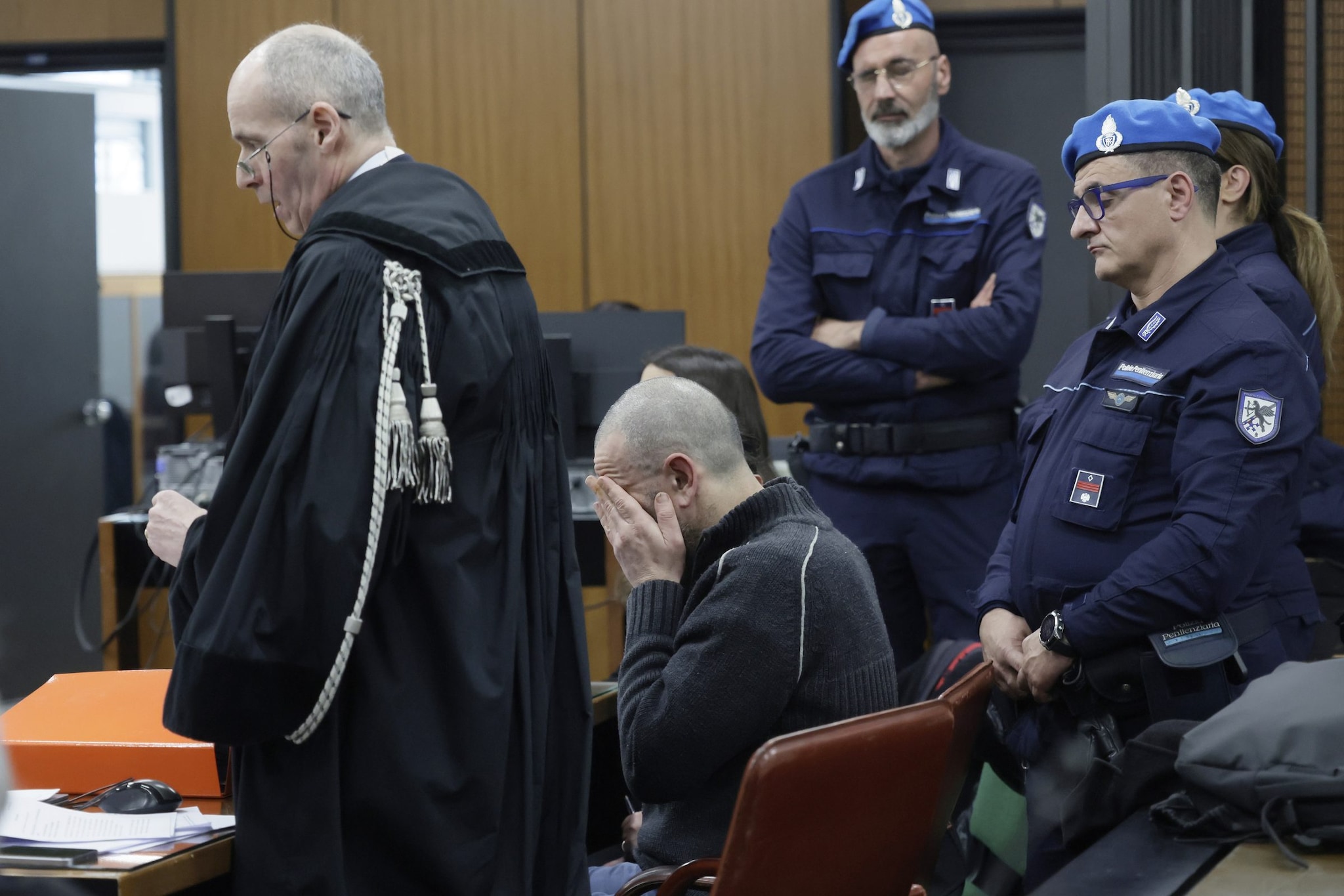 Mamma e figlia uccise, si rischia il blocco del processo: "Isolamento ha devastato cervello di Kaufmann"