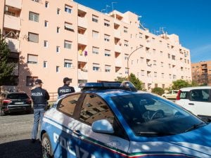 Pestato e rapinato per un debito non suo: “I tuoi inquilini ci hanno denunciato, dacci i soldi per l’avvocato”