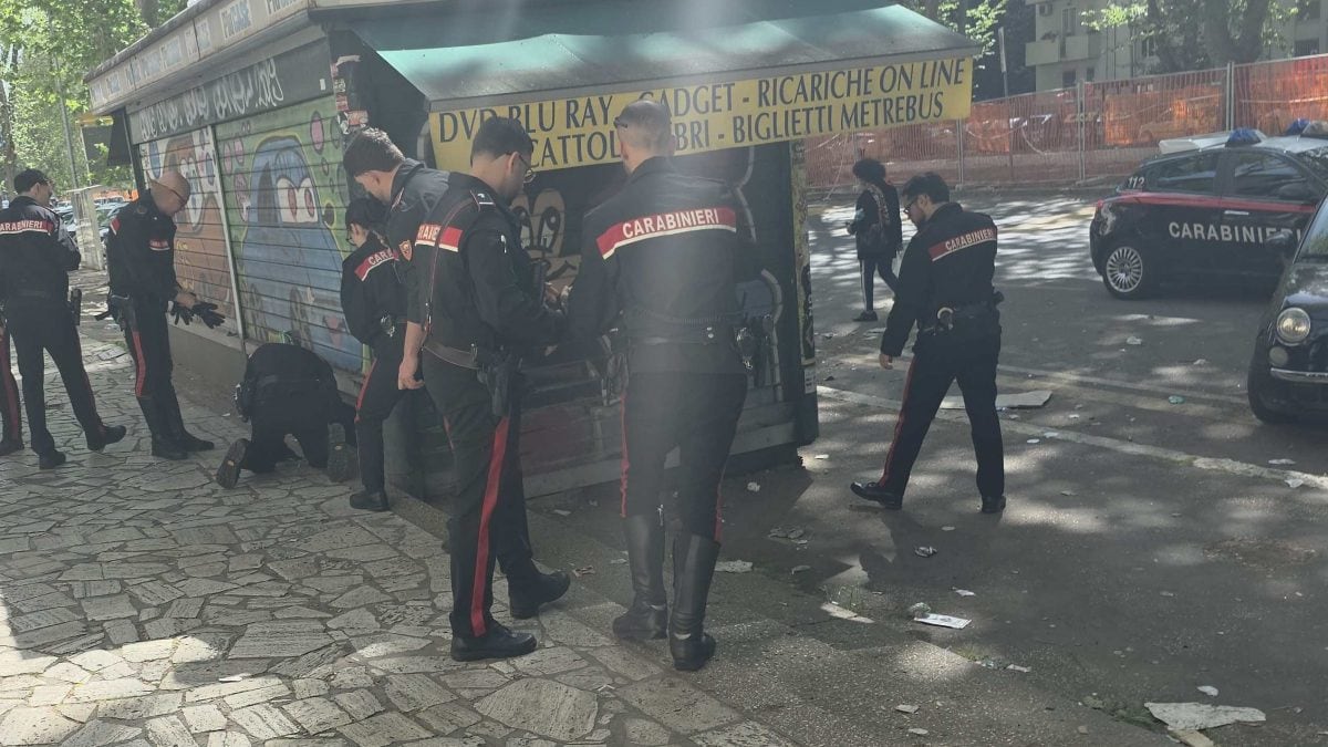 Carabinieri trovano un nascondiglio di droga in strada a Quarticciolo