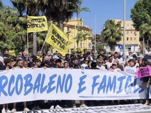 Protesta dei balneari per gli stabilimenti chiusi a Ostia. Confcommercio: “Mille lavoratori a rischio”