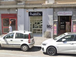 Auto usata come ariete contro la vetrina di una gioielleria: è il secondo furto in 24 ore a Roma