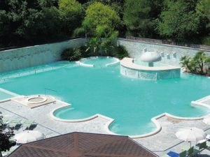 Bimbo annegato a Latina: si indaga su tempi di soccorso e chi doveva vigilare sui bagnanti