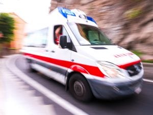 Operaio di 66 anni al lavoro si ferisce una mano a Ferentino: trasportato in ospedale