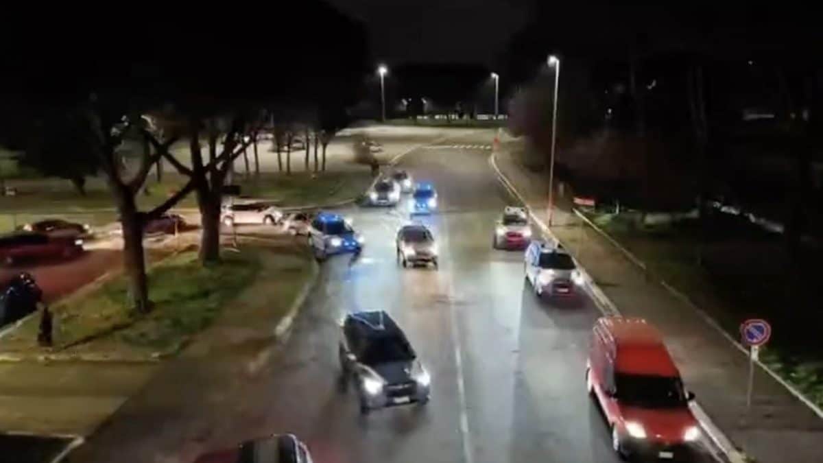 La polizia nell’area del bar La Coltellata