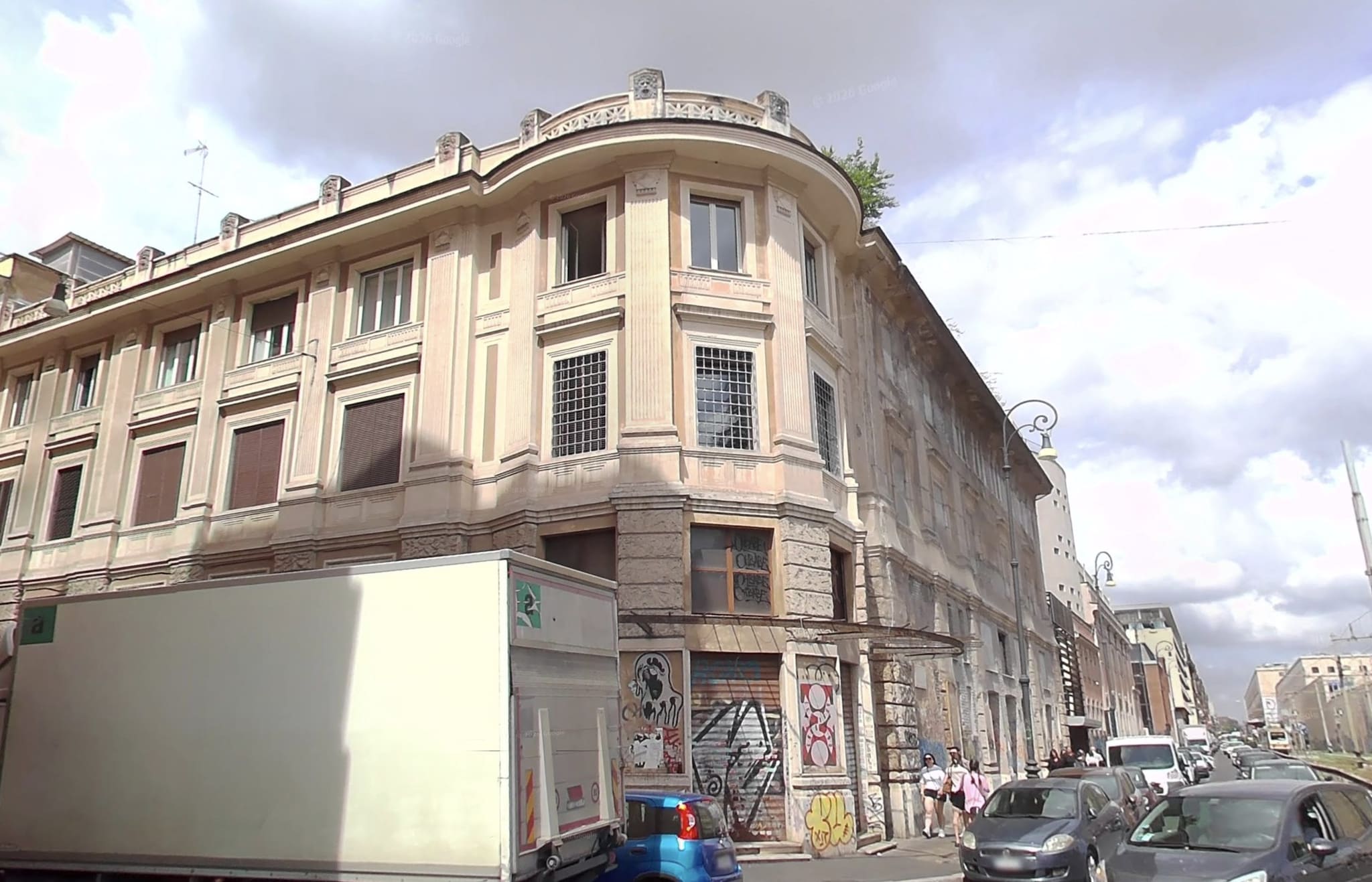 Allarme amianto a Esquilino: ex Cinema Apollo in rovina, fondi dirottati al Piano Casa