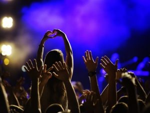 Va a un concerto e trova il suo stalker: arrestato un 25enne all’Eur, aveva già il braccialetto elettronico