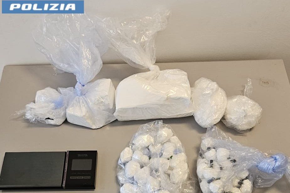 Dosi di cocaina già pesata e suddivisa in pacchetti