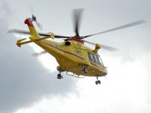 Schianto fra due auto lungo la via Aurelia: morta una persona, ferito gravemente un bambino