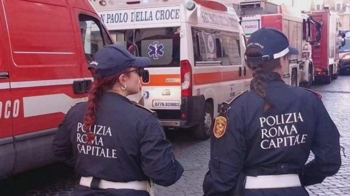 La polizia locale impegnata sul posto