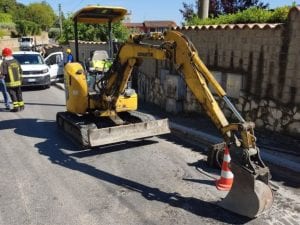 Fuga di gas a Riano, conduttura rotta durante i lavori per la fibra telefonica: evacuato un palazzo