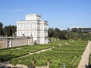 Previsioni meteo weekend dal 17 al 19 aprile a Roma e nel Lazio: domenica qualche nuvola e temperature in calo