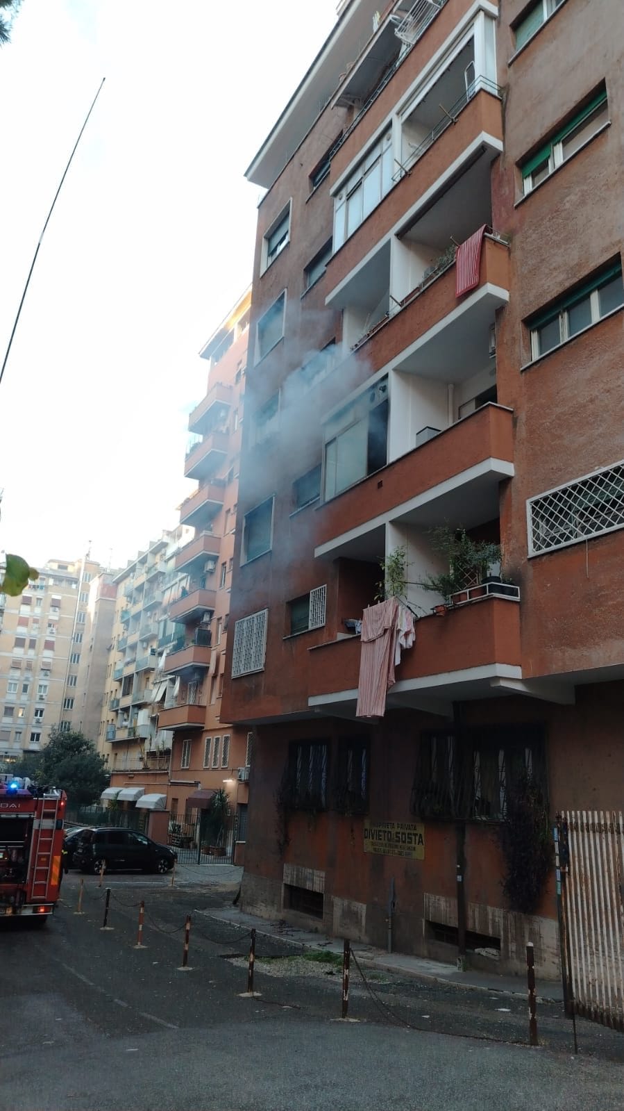 Il fumo nero dall’appartamento