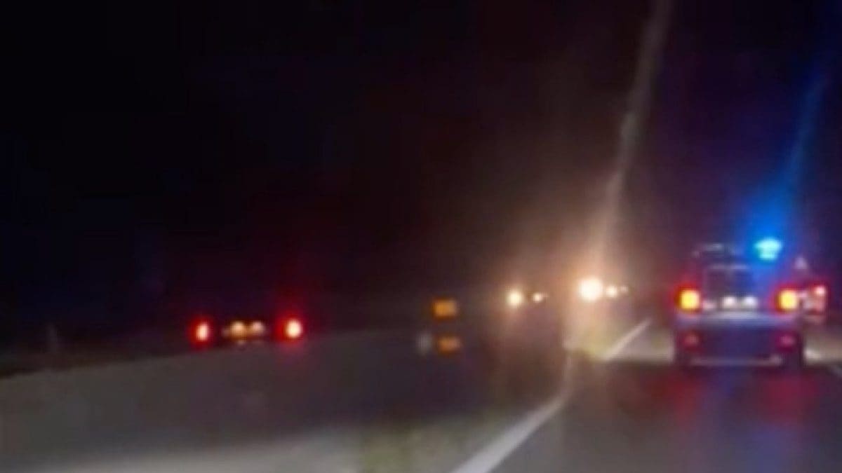 L’intervento della polizia locale di Roma Capitale sulla via Pontina.