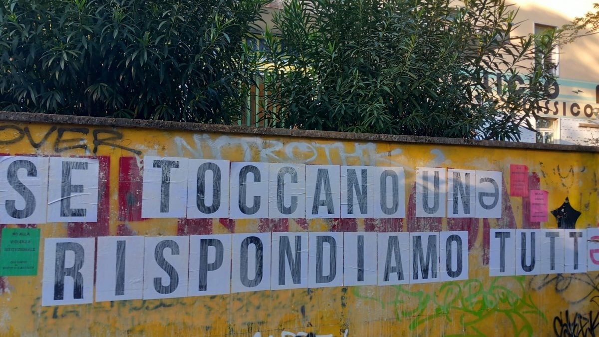 Il muro del liceo Aristofane.