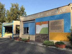 Studente transgender umiliato dalla prof a Roma: “Sarai sempre una ragazza, come dice il nome sul registro”