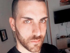 Incidente a L’Aquila tra moto e auto: Luca Rovatti finisce contro il guardrail e muore a 34 anni