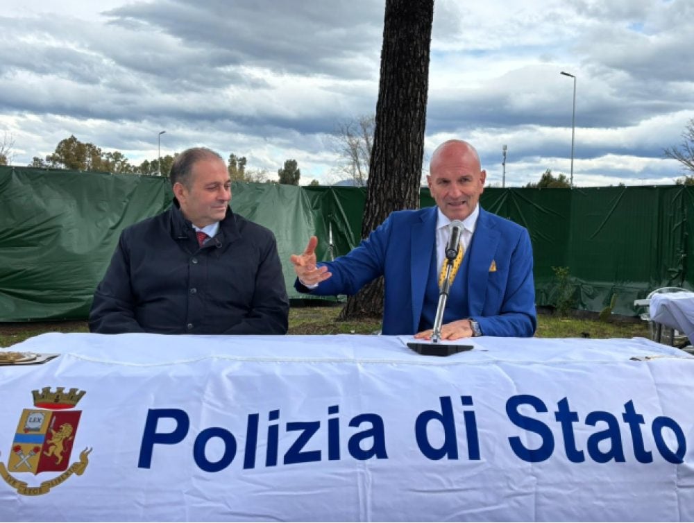 Il questore di Roma Roberto Massucci e il presidente del VI Municpiuo Nicola Franco