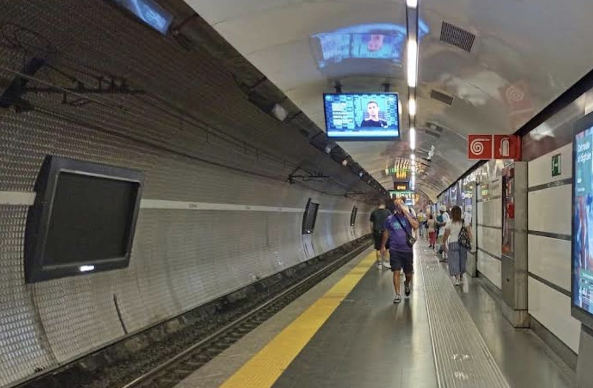 Caos a Termini: Metro A di Roma allagata, treni passano ma non fermano i passeggeri