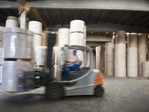 Frosinone, operaio travolto da un muletto in una cartiera: è grave