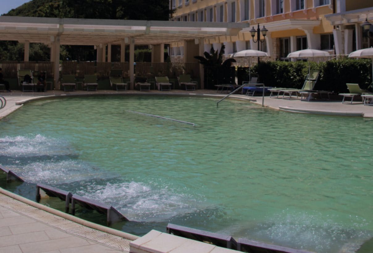 Tragedia a Roma: bimbo di 7 anni muore annegato in piscina, giallo del bocchettone.