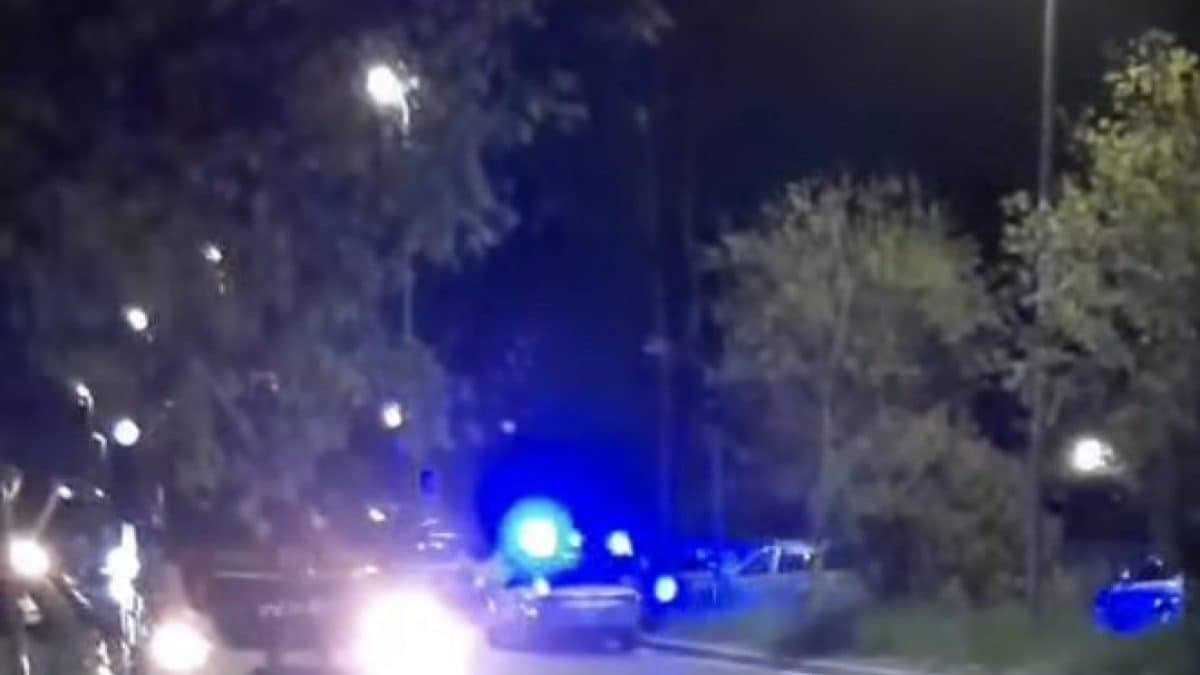 Le auto della polizia stasera a Primavalle.