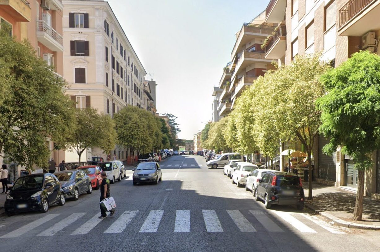 Notte di paura a Roma: molotov contro casa all’Alberone di un uomo ai domiciliari