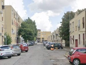 Il cranio spaccato, la caviglia amputata con l’ascia: così in tre hanno quasi ucciso uno studente a Roma