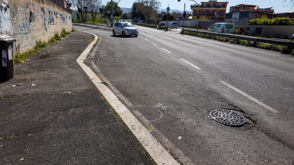 Il tratto di via Tuscolana in cui ha perso la vita Patrizia Trabucco (Lapresse)